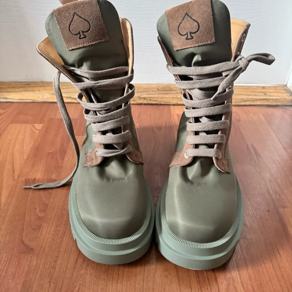 NEW LEMARÉ Olive Green Lace-Up Boots with Suede Heart Logo - Picture 2 of 9